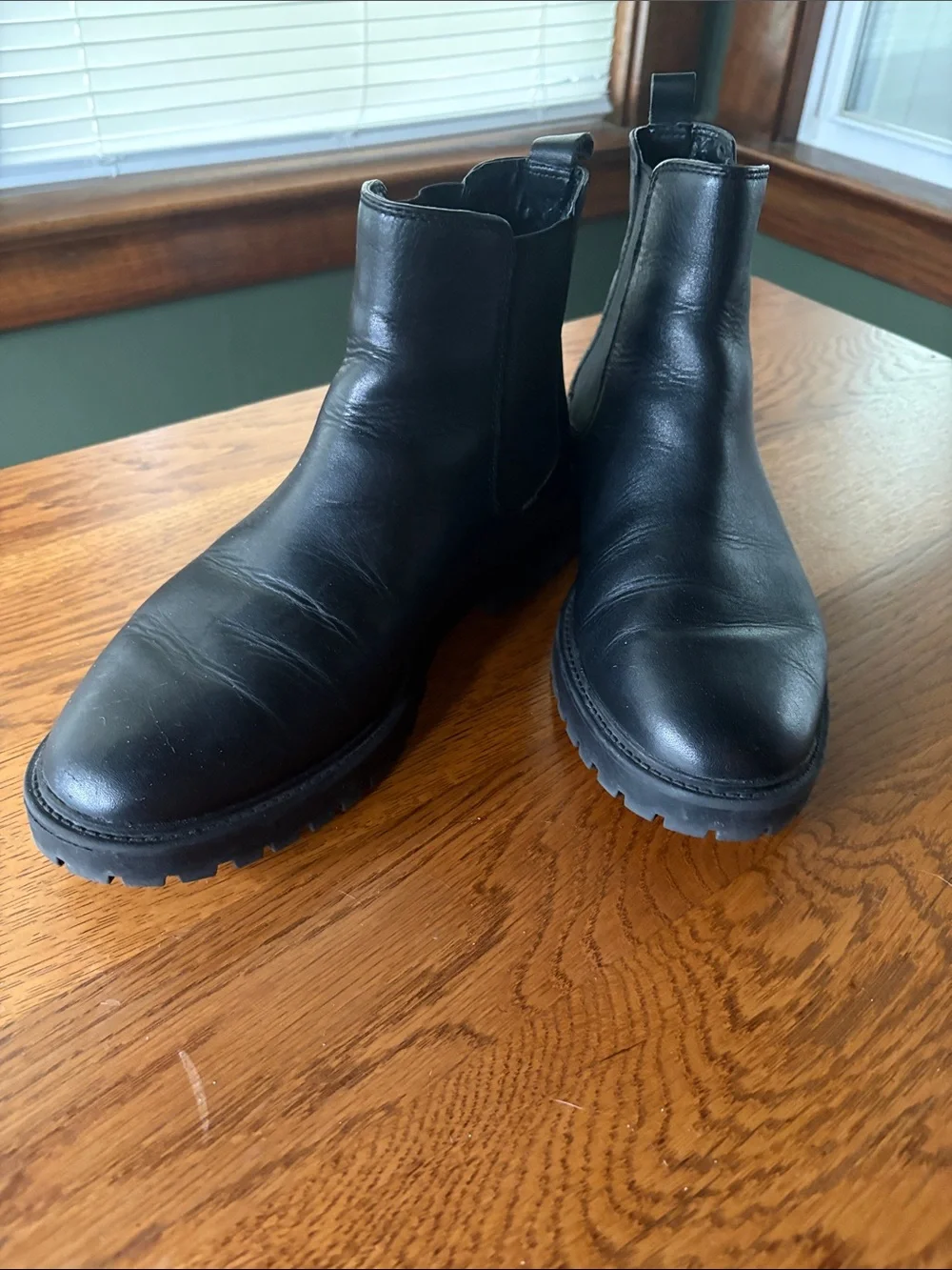 BANANA REPUBLIC FACTORY leather chelsea boots